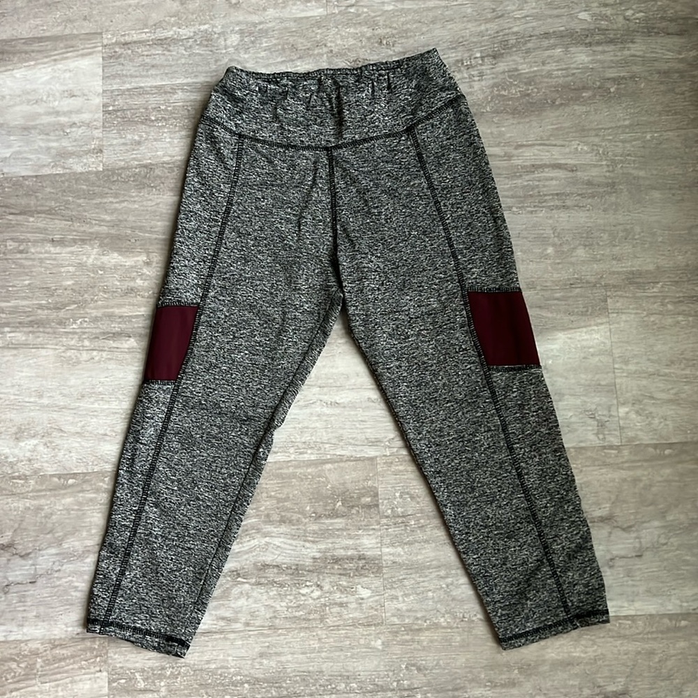 Always women’s black&white varigated capri pants